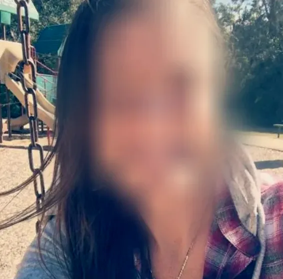 Amina, 39