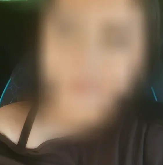 Angela, 18