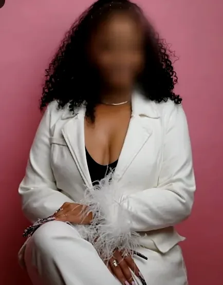 Esmee, 39