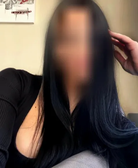 Julie, 36