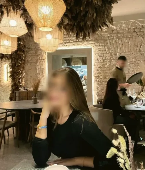 Karin, 25