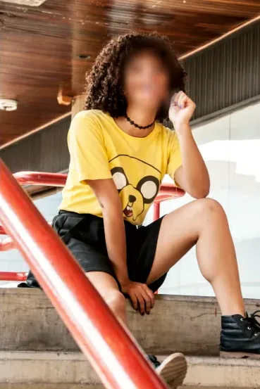 Karin, 28