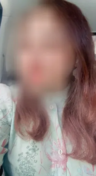 Karin, 32