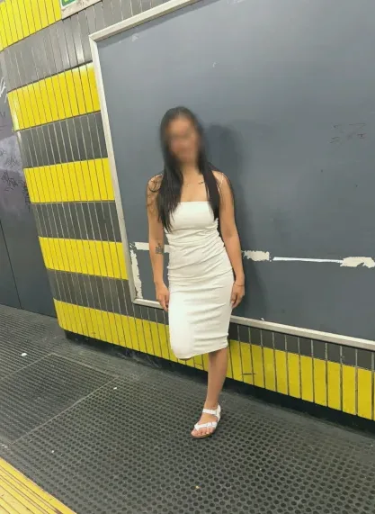 Nathalie, 34
