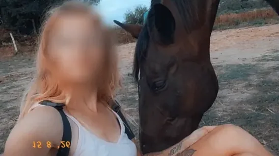 Zoe, 33